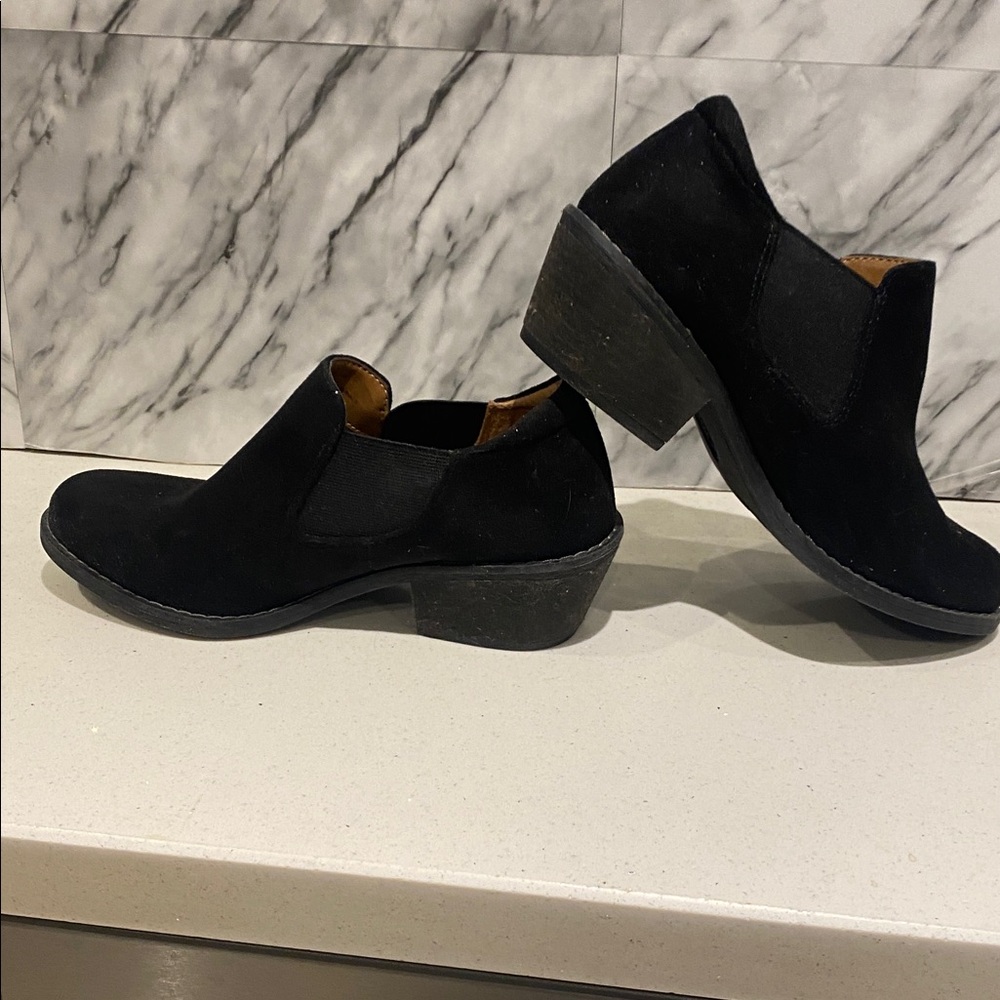 Euro Soft Elegant Black Women's Shoes 7